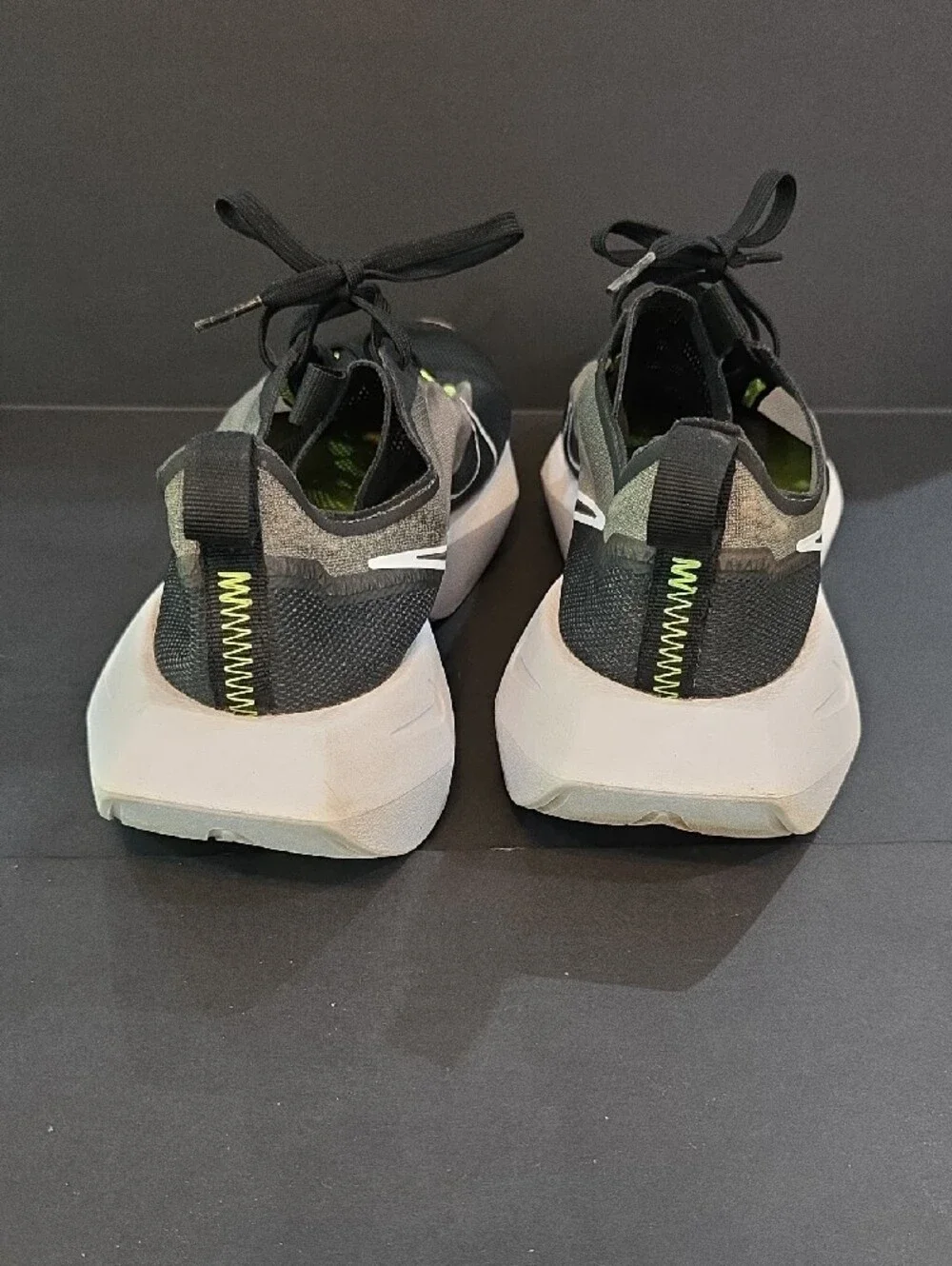 Nike Vista Lite Women's Black and White Sneakers with Yellow Accents Size 11